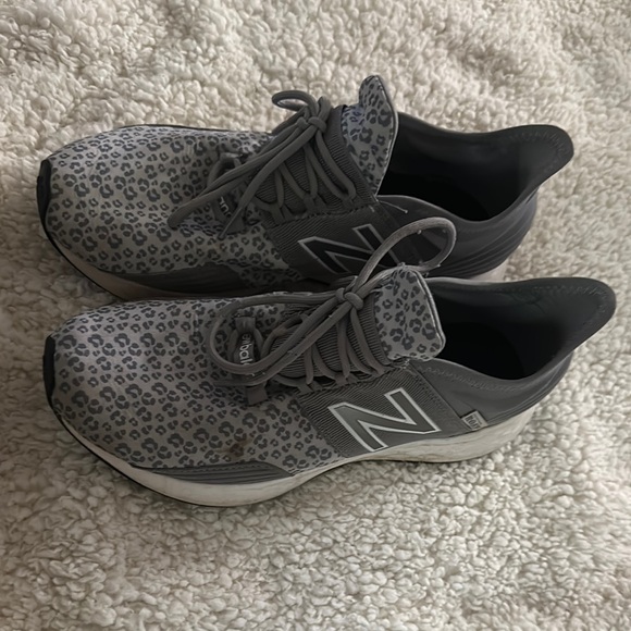 Gray Leopard Print New Balance - Picture 1 of 4